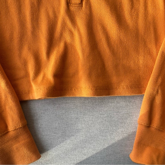 ARITZIA | Wilfred Free Mavis T-Shirt in Harvest Gold Yellow XS - Picture 9 of 15